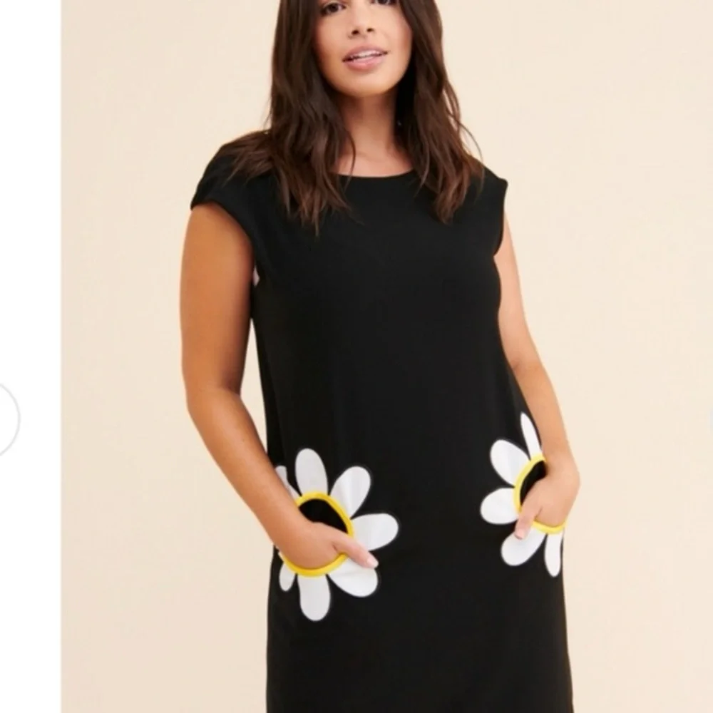 Moschino Daisy Pocket Dress - Picture 2 of 11